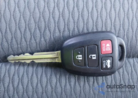 2017 Toyota Corolla Le z USA, uszkodzony, nr VIN 2T1BURHE9HC872082